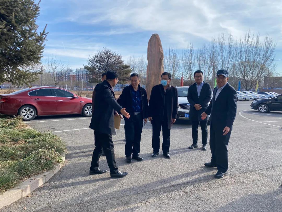 省工信廳結(jié)構(gòu)調(diào)整處長孫立新一行調(diào)研冰河集團 